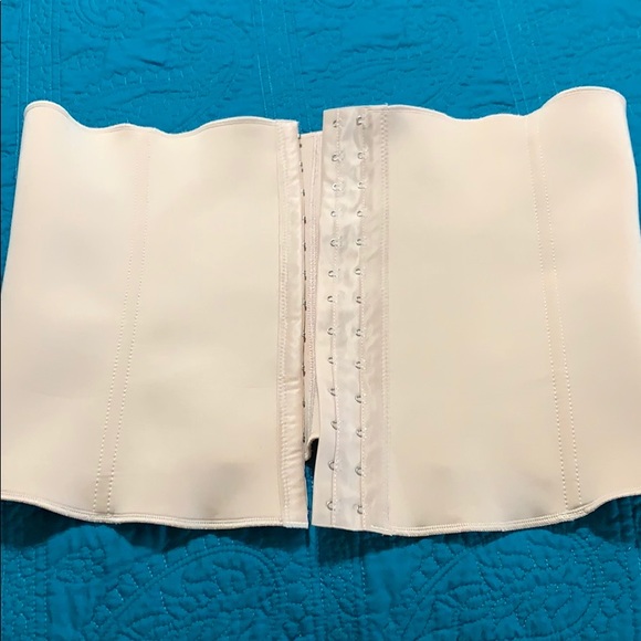 Unique Lingerie Front Latching Size XXL - Picture 8 of 10